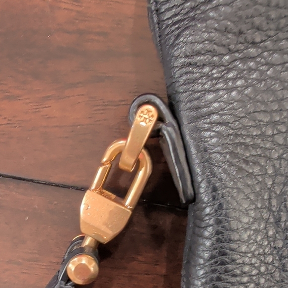 Tory Burch Black Leather Bag with Gold Details - Picture 9 of 16